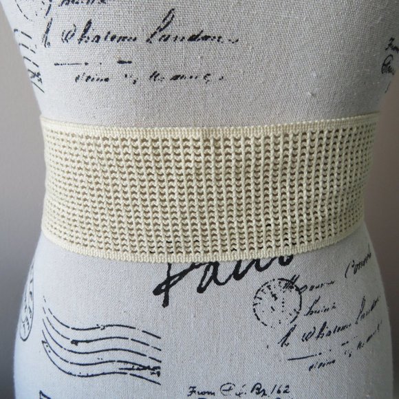 Vintage 1980s Wide Cream Macrame Belt With Faux Wood Square Belt Buckle - Picture 4 of 8